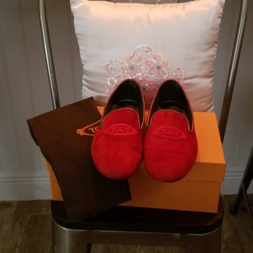 Red Tods suade flats